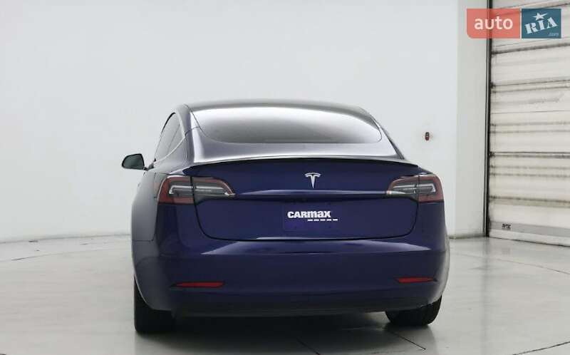 Седан Tesla Model 3 2018 в Львові
