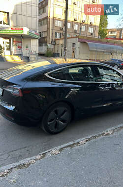 Седан Tesla Model 3 2020 в 