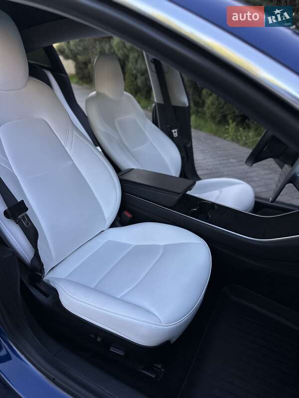 Седан Tesla Model 3 2019 в Самборі