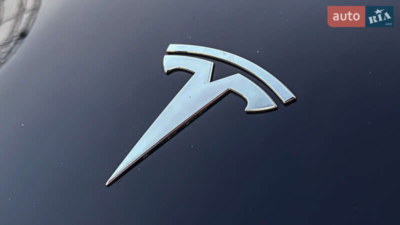 Седан Tesla Model 3 2018 в Луцке
