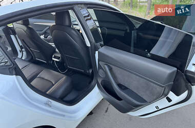 Седан Tesla Model 3 2022 в 