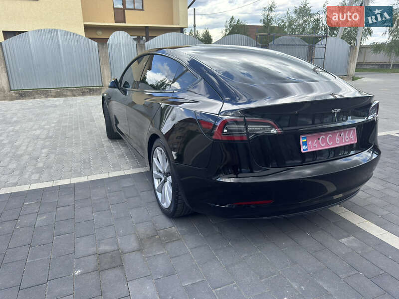Седан Tesla Model 3 2020 в Ужгороде