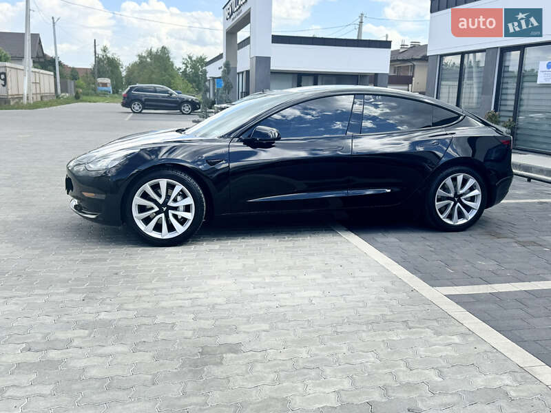 Седан Tesla Model 3 2020 в Ужгороде