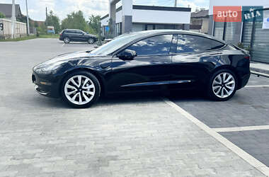 Седан Tesla Model 3 2020 в 