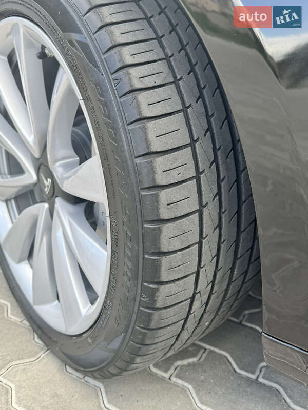 Седан Tesla Model 3 2020 в Ужгороде