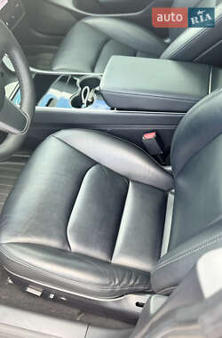 Седан Tesla Model 3 2020 в 