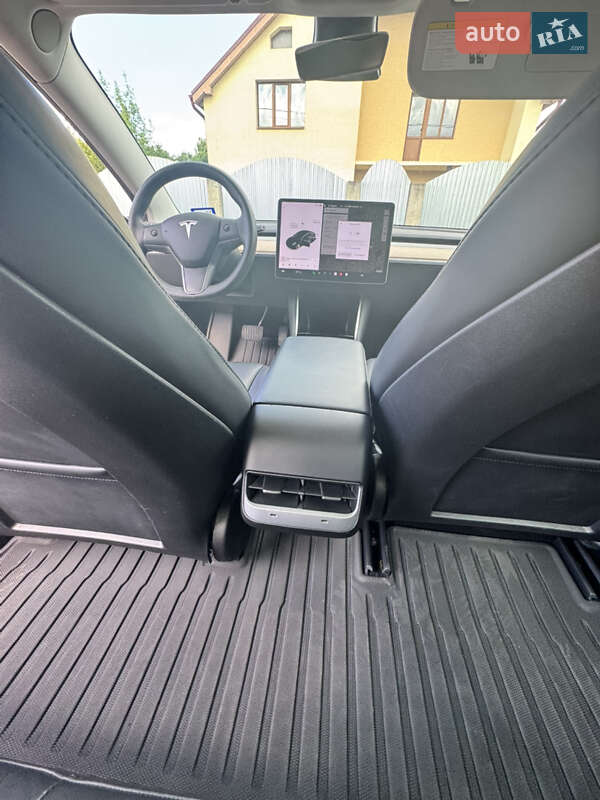 Седан Tesla Model 3 2020 в Ужгороде