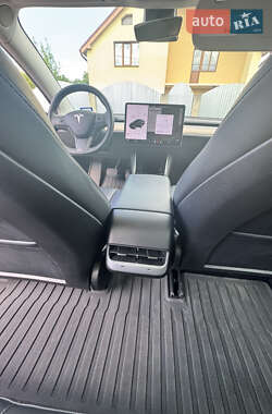 Седан Tesla Model 3 2020 в 