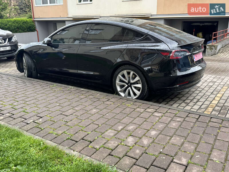 Седан Tesla Model 3 2020 в Ужгороде