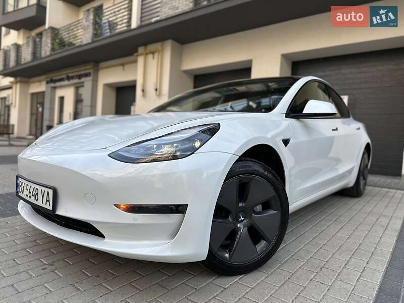 Седан Tesla Model 3 2023 в 