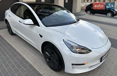 Седан Tesla Model 3 2023 в 