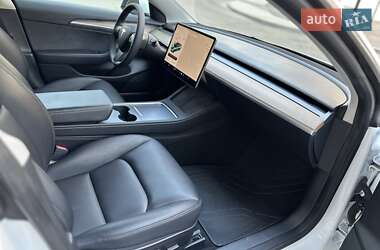 Седан Tesla Model 3 2023 в 