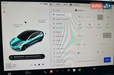 Седан Tesla Model 3 2023 в 