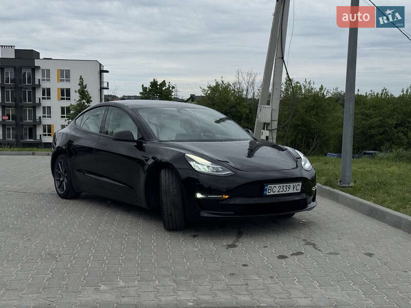 Седан Tesla Model 3 2020 в Львове