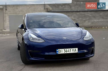 Седан Tesla Model 3 2022 в 