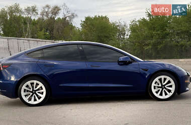 Седан Tesla Model 3 2022 в 