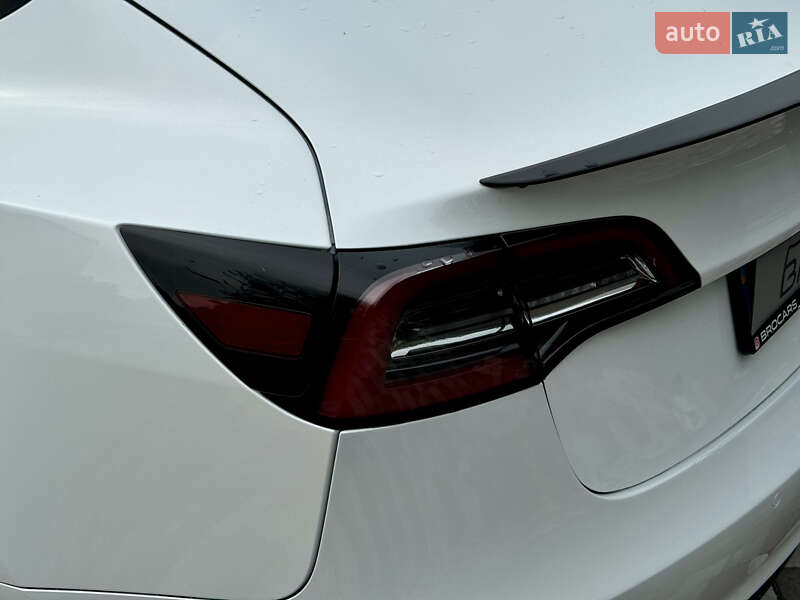 Седан Tesla Model 3 2021 в Виннице