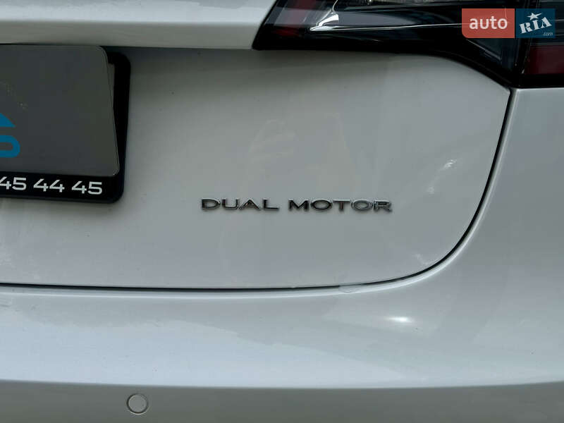 Седан Tesla Model 3 2021 в Виннице