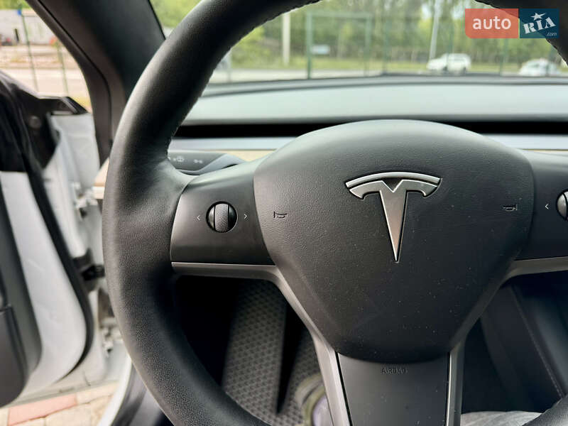 Седан Tesla Model 3 2021 в Виннице