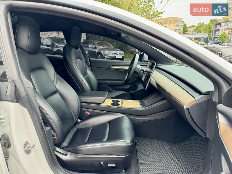 Седан Tesla Model 3 2021 в Виннице
