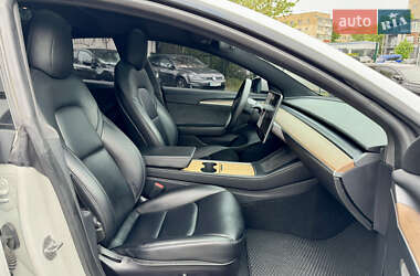 Седан Tesla Model 3 2021 в 