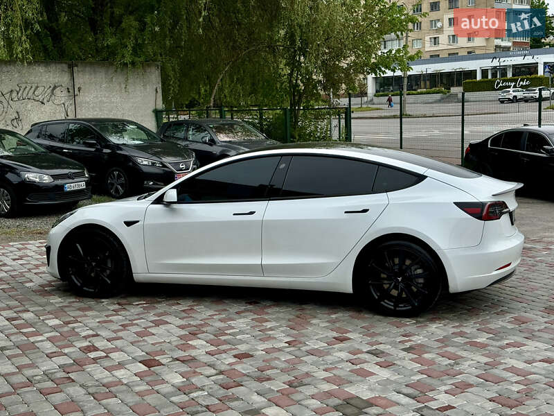 Седан Tesla Model 3 2021 в Виннице