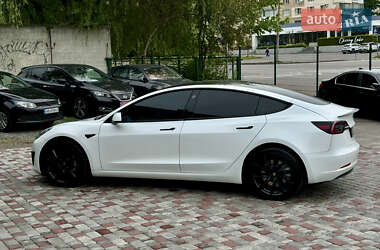 Седан Tesla Model 3 2021 в 