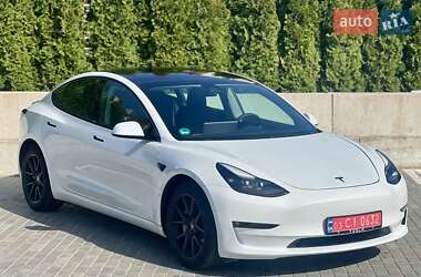 Седан Tesla Model 3 2022 в 