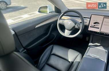 Седан Tesla Model 3 2022 в 