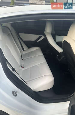 Седан Tesla Model 3 2020 в 