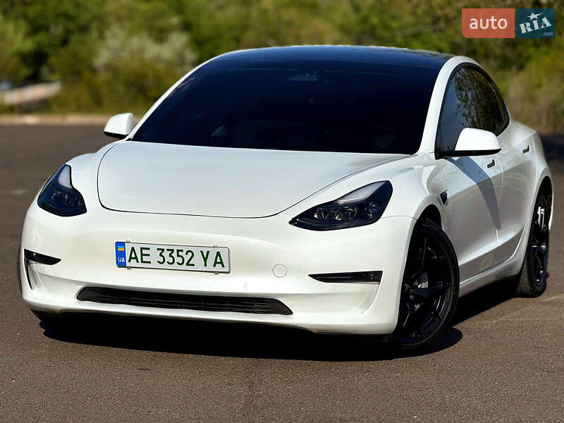 Седан Tesla Model 3 2021 в 