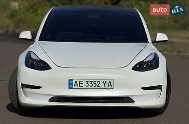 Седан Tesla Model 3 2021 в 