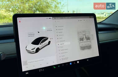 Седан Tesla Model 3 2021 в 