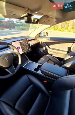 Седан Tesla Model 3 2021 в 