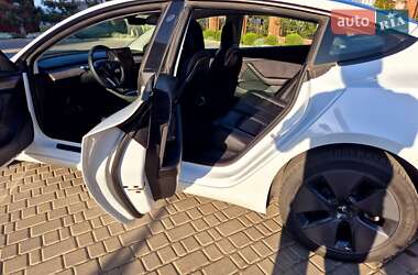 Седан Tesla Model 3 2021 в 