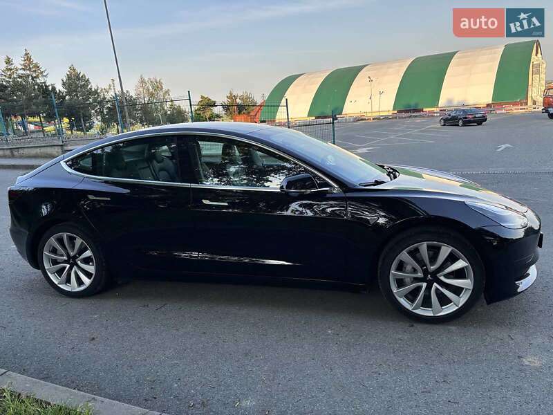 Седан Tesla Model 3 2020 в Ужгороді