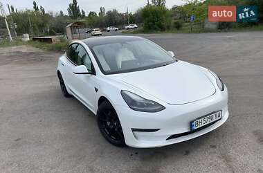 Седан Tesla Model 3 2021 в 