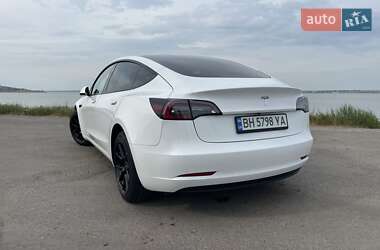 Седан Tesla Model 3 2021 в 