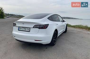 Седан Tesla Model 3 2021 в 