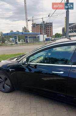 Седан Tesla Model 3 2019 в Львове