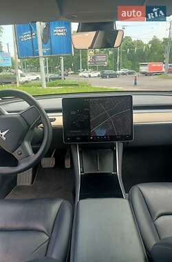 Седан Tesla Model 3 2019 в 