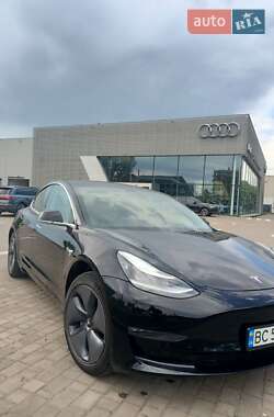 Седан Tesla Model 3 2019 в Львове
