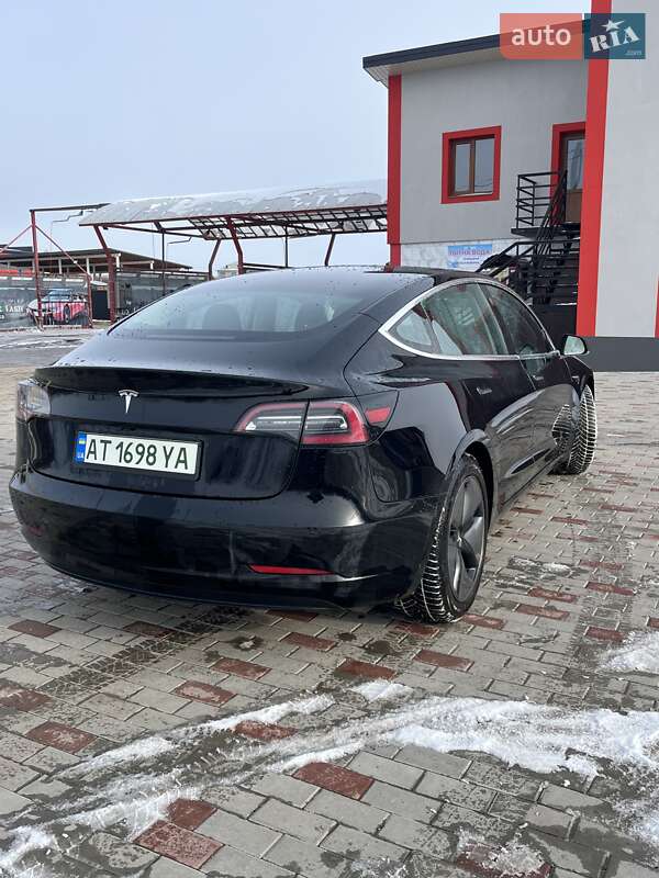 Седан Tesla Model 3 2018 в Івано-Франківську