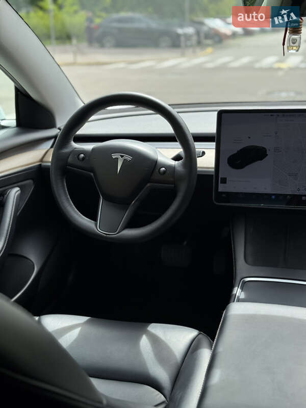 Седан Tesla Model 3 2021 в Киеве