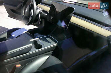 Седан Tesla Model 3 2021 в 