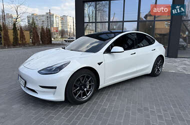Седан Tesla Model 3 2021 в 
