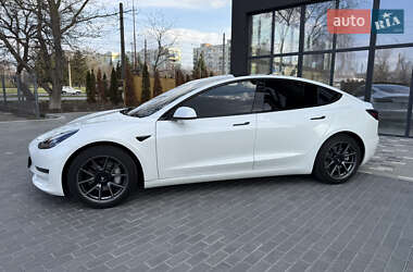 Седан Tesla Model 3 2021 в 
