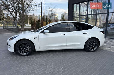Седан Tesla Model 3 2021 в 