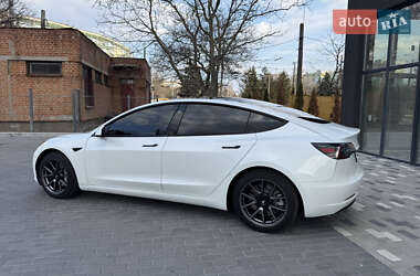 Седан Tesla Model 3 2021 в 