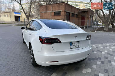Седан Tesla Model 3 2021 в 